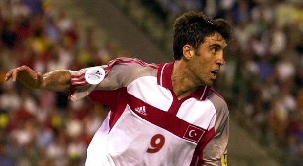 Turchia, terrorismo: ordine di arresto per l'ex calciatore Hakan Sukur