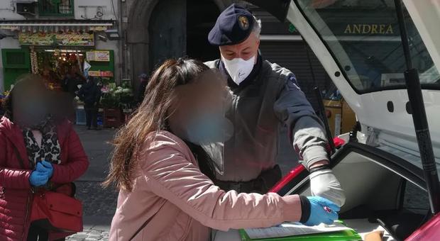 Coronavirus, controlli in strada a Napoli: «Ma nessuna violazione nella Pignasecca»