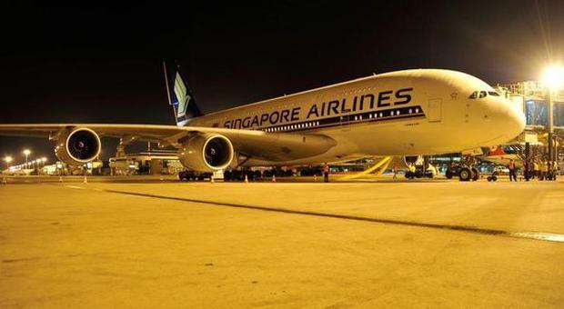 Malpensa, atterra l'A380 di Singapore airlines: è il più grande aereo al mondo