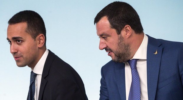 Strappo Salvini-Conte, premier in soccorso di Di Maio. Matteo: non è più super partes