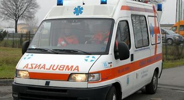 Donna partorisce in ambulanza