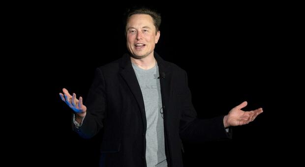 Elon Musk: «L’intelligenza artificiale è un rischio per l'umanità». In una lettera chiede lo stop di 6 mesi