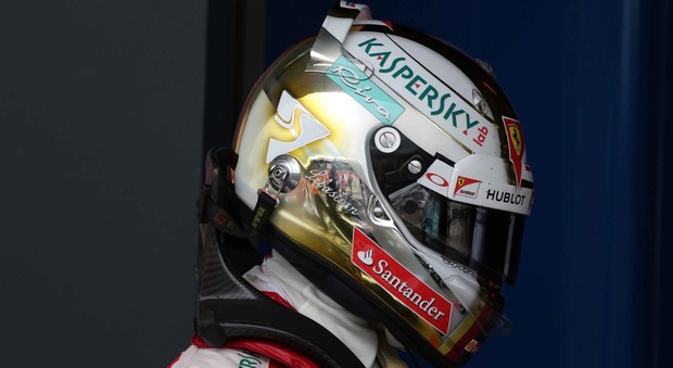 Sebastian Vettel nasconde la delusione della prova incolore a Silverstone sotto al casco