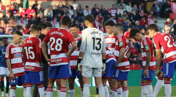 Tifoso muore di infarto, choc in Spagna e partita sospesa: la tragedia durante Granada-Athletic Bilbao