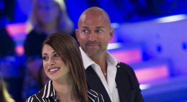 Stefano Bettarini presenta la fidanzata: chi è Nicoletta Larini