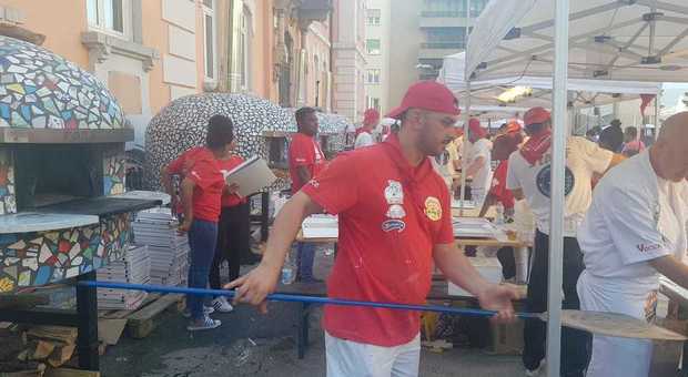 L'impresa dei napoletani a Lugano per il Guinness Word Record: 10.170 pizze sfornate in 16 ore