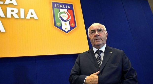 Tavecchio, la Fifa: «Figc indaghi sui suoi commenti razzisti»