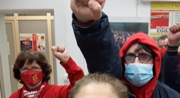 Attacco alla Cgil, la Camera del Lavoro di Napoli aperta «contro i fascisti»
