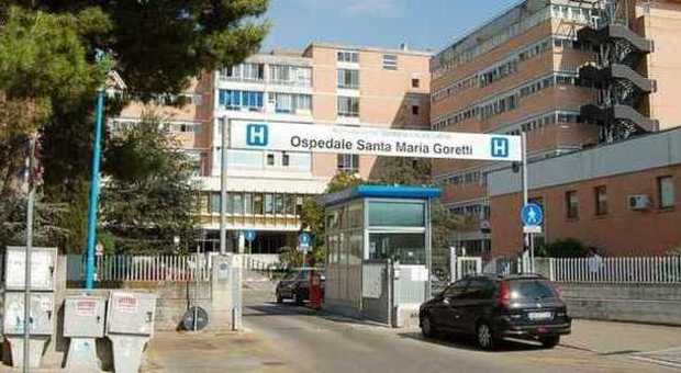 Latina, non c'è posto in reparto: paziente resta per tre giorni in sala operatoria al "Goretti"