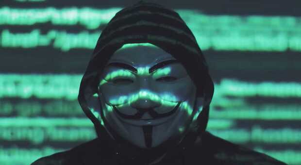 Russia, Anonymous viola la tv di Stato: in onda i video della guerra in Ucraina