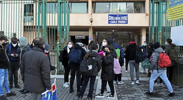 Covid in Campania, oggi 1.178 positivi e 26 morti: l'indice di contagio torna al 7% ma crescono le terapie intensive