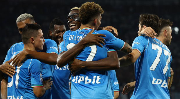 Il salto di gioia di Di Lorenzo dopo il gol del 2-0 contro il Sassuolo Foto Ssc Napoli