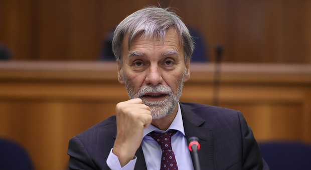 Scioperi, Delrio: «Serve una stretta, ma decide il Parlamento»