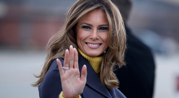 Trump ai saluti, finisce anche l’era Melania: addio alla First Lady che ha diviso gli Usa