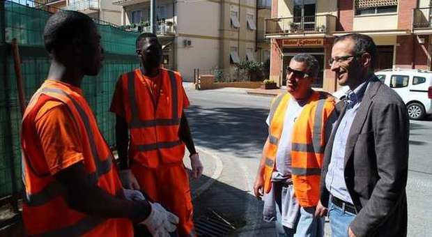 Profughi da oggi al lavoro nel rione Muraglia Il sindaco: "Integrazione senza estremismi"