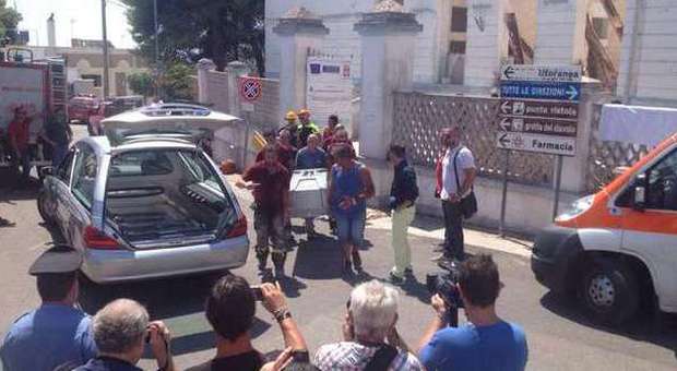 Lecce, crolla un edificio in costruzione: un operaio morto sotto le macerie
