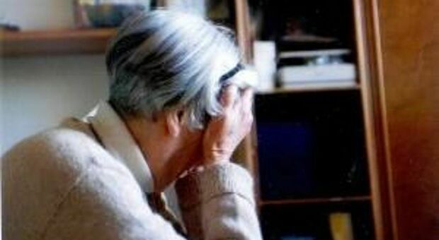 Roma, anziana conserva 100mila euro in contanti in casa: derubata nella notte, non si è accorta di nulla