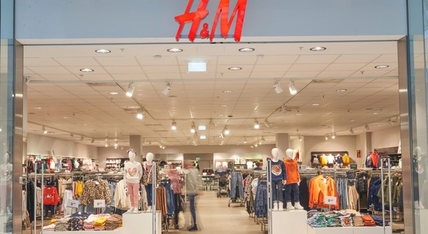 H&M chiude 3.441 negozi per coronavirus: a rischio migliaia di posti di lavoro