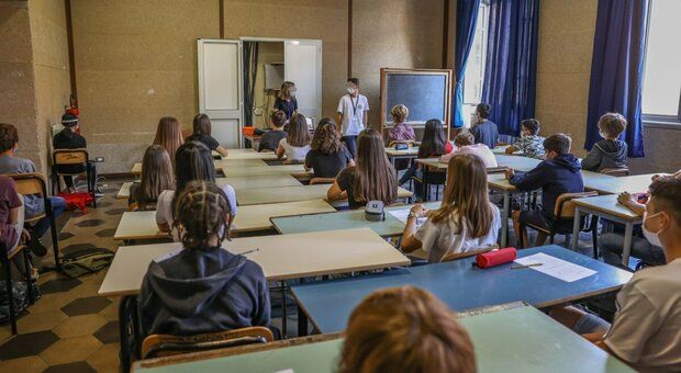Covid Roma, i licei non riaprono: 180mila studenti a casa fino a gennaio