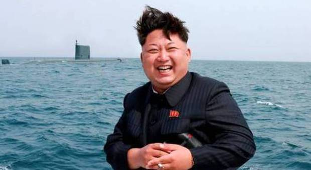 Kim Jong Un sorride.