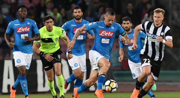 Napoli-Udinese 4-2, Sarri a -4 dalla Juve: Udinese al 10. ko di fila