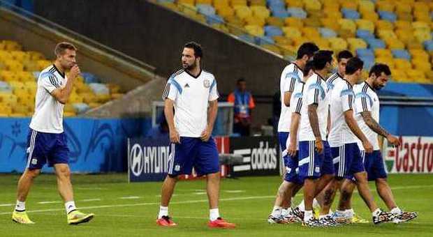 Argentina, Higuain fuori contro la Bosnia Nel 3-5-2 ci sono Messi e Aguero