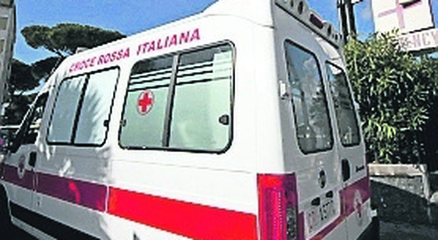 Napoli, sequestra un'ambulanza per soccorrere un parente: arrestato
