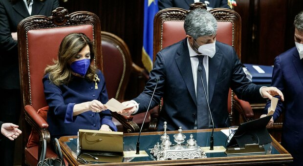 Elezioni Quirinale, Casellati presiede il quinto scrutinio: è polemica. «Inopportuno controlli i voti per se stessa»