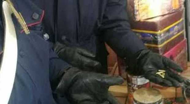 Santabarbara in casa scoperta dai carabinieri: sequestrati oltre mille ordigni esplodenti pirotecnici