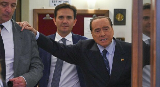 Berlusconi, dalla vodka di Putin al compagno di Giorgia Meloni: gli ultimi veleni (con audio) del Cav