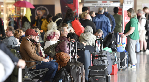 Turista sale sul treno a Venezia e in valigia ha 130mila euro di gioielli: le tre ladre fanno sparire i bagagli