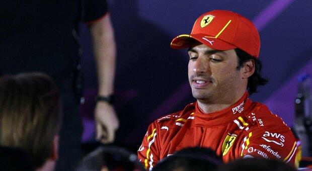 Ferrari, Sainz torna in hotel dal paddock: piccolo malore per lo spagnolo