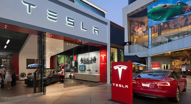 Un dealer Tesla