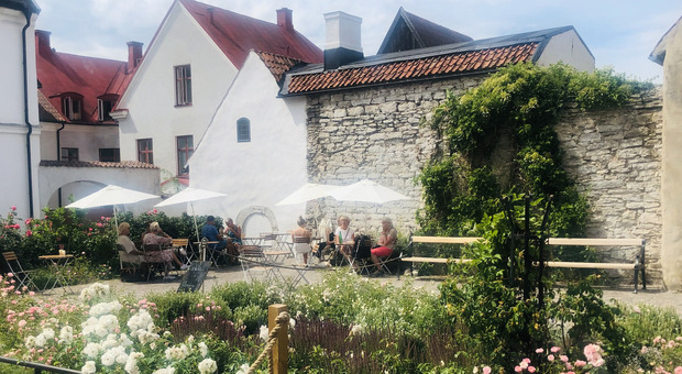 Visby in Svezia: una passeggiata tra rose, rovine e Pippi Calzelunghe