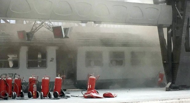 Milano, incendio su un treno in stazione