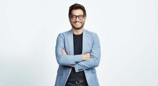 Enrico Papi “monopolizza" TV8: condurrà la finale di Italia's Got Talent e Guess My Age Vip con Cristina D’Avena