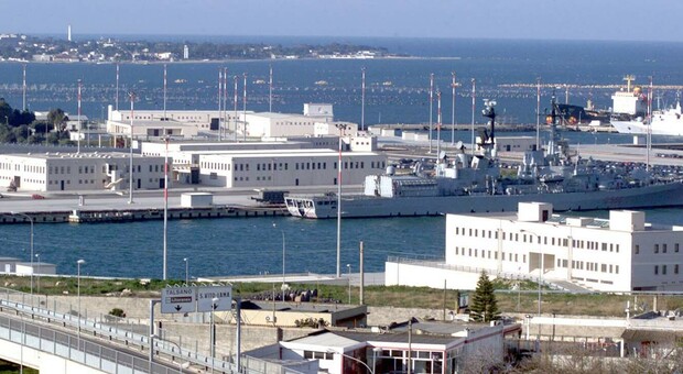 Il porto militare di Taranto
