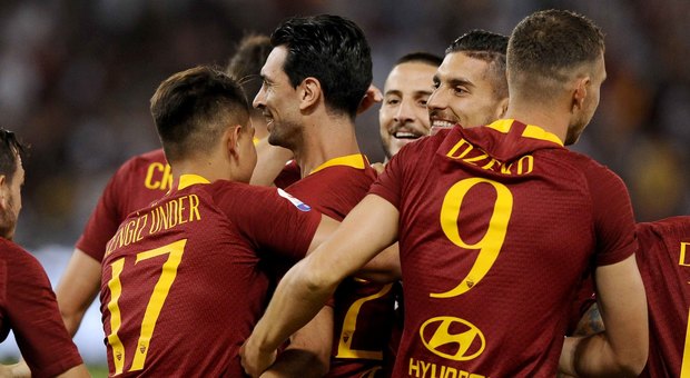 Esulta al gol della Roma a Napoli: tifoso colpito con un bicchiere in fronte