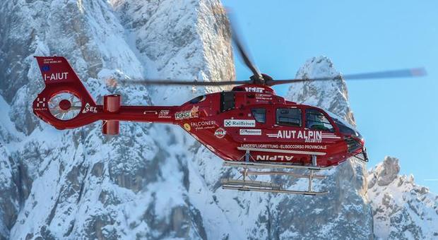 Sciatore italiano muore su Alpi svizzere dopo caduta in crepaccio: trasportato a Berna