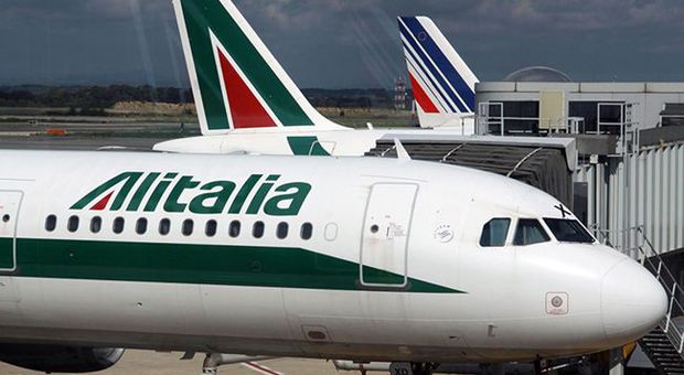 Alitalia, Lupi: governo pronto a riaprire il tavolo con i sindacati