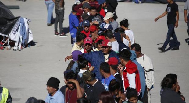 Confine Messico-Usa: bimbi migranti con i numeri marchiati sul braccio