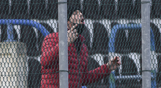 Luca Tiozzo urla disposizioni ai giocatori del suo San Giorgio Sedico nella partita giocata il 24 gennaio sul campo di Adria