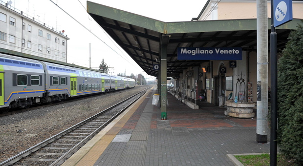 Mogliano, stazione ferroviaria