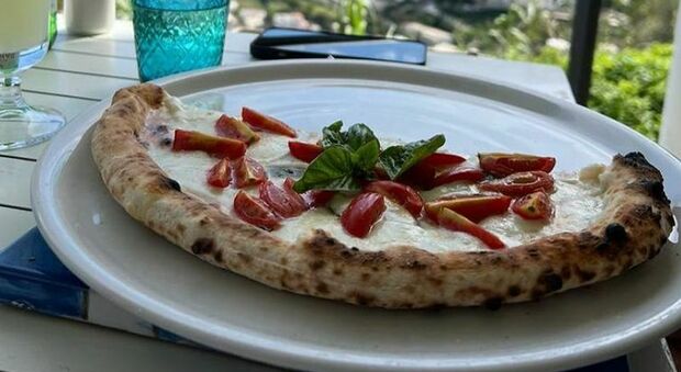 Napoli, Simeone ora fa il turista: pizza e Ischia nel giorno libero