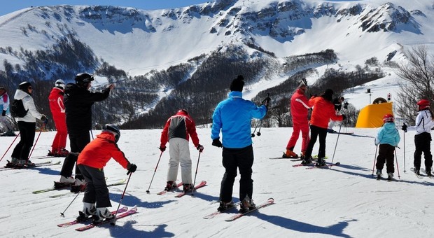 Incidente sulle piste da sci, grave turista di 23 anni