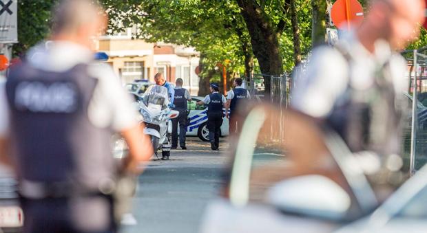 Belgio, uomo ferisce 2 poliziotte a colpi di machete. "Gridava Allah Akbar"