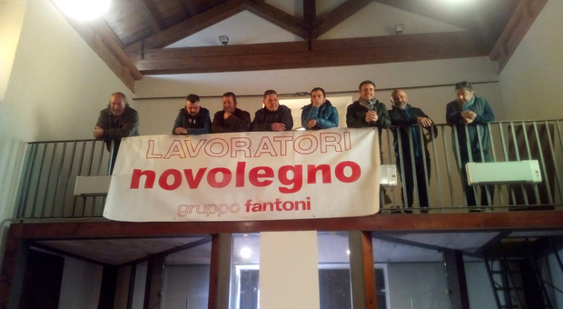Novolegno, la furia degli operai: «Fantoni investe solo a Udine»