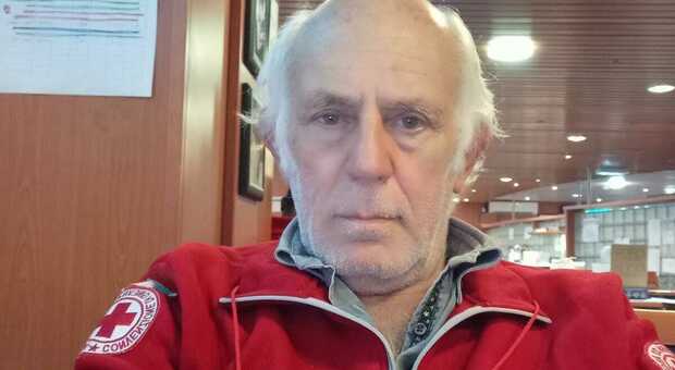 Covid a Napoli, medico in pensione torna in corsia a 72 anni: «La mia sfida alla pandemia»