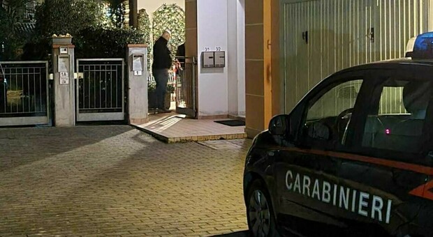 Treviso, uccide la moglie a coltellate e si impicca in garage: i corpi scoperti dalla figlia