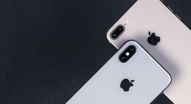 Apple si fa in tre: tra dieci giorni arriva l'iPhone low cost